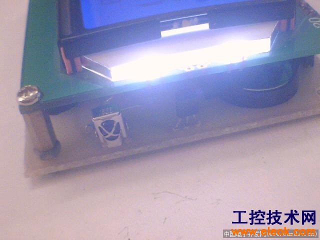 ourdev_606636I64EY6.jpg